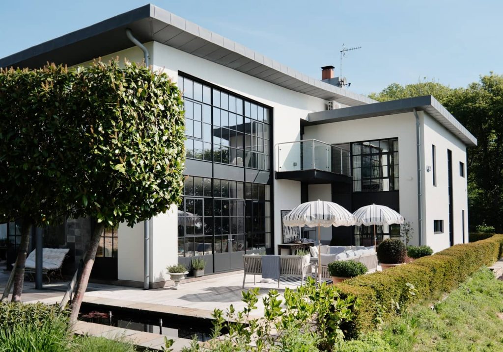 Sheffield home featuring crittall steel windows and doors