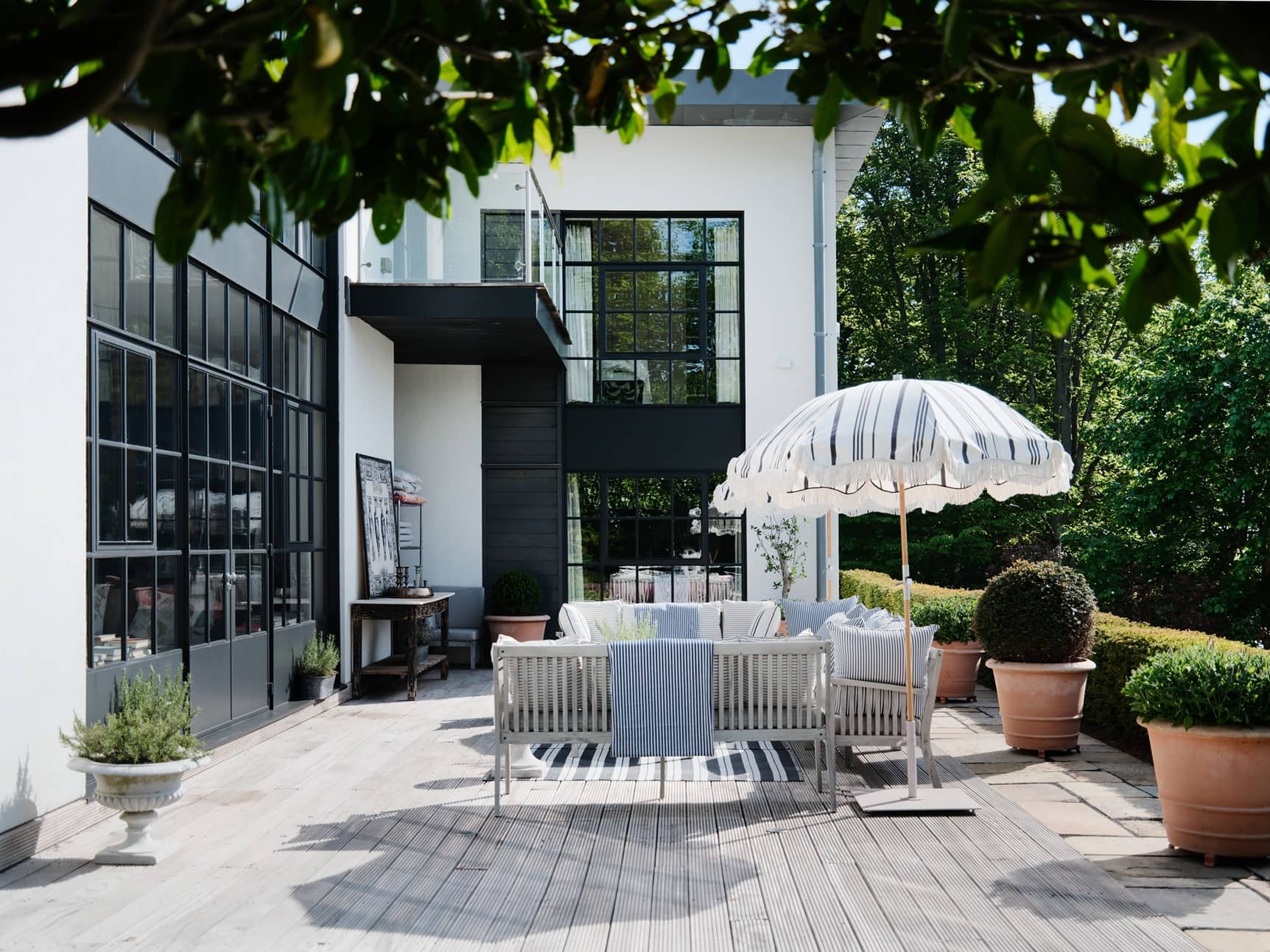 Sheffield home featuring crittall steel windows and doors
